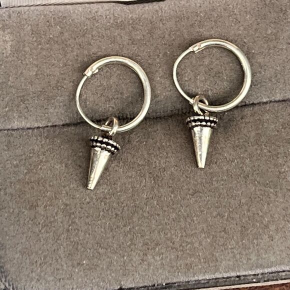 Vintage Sterling Silver small Hoop with Spikes Unisex Jewelry - Picture 4 of 6